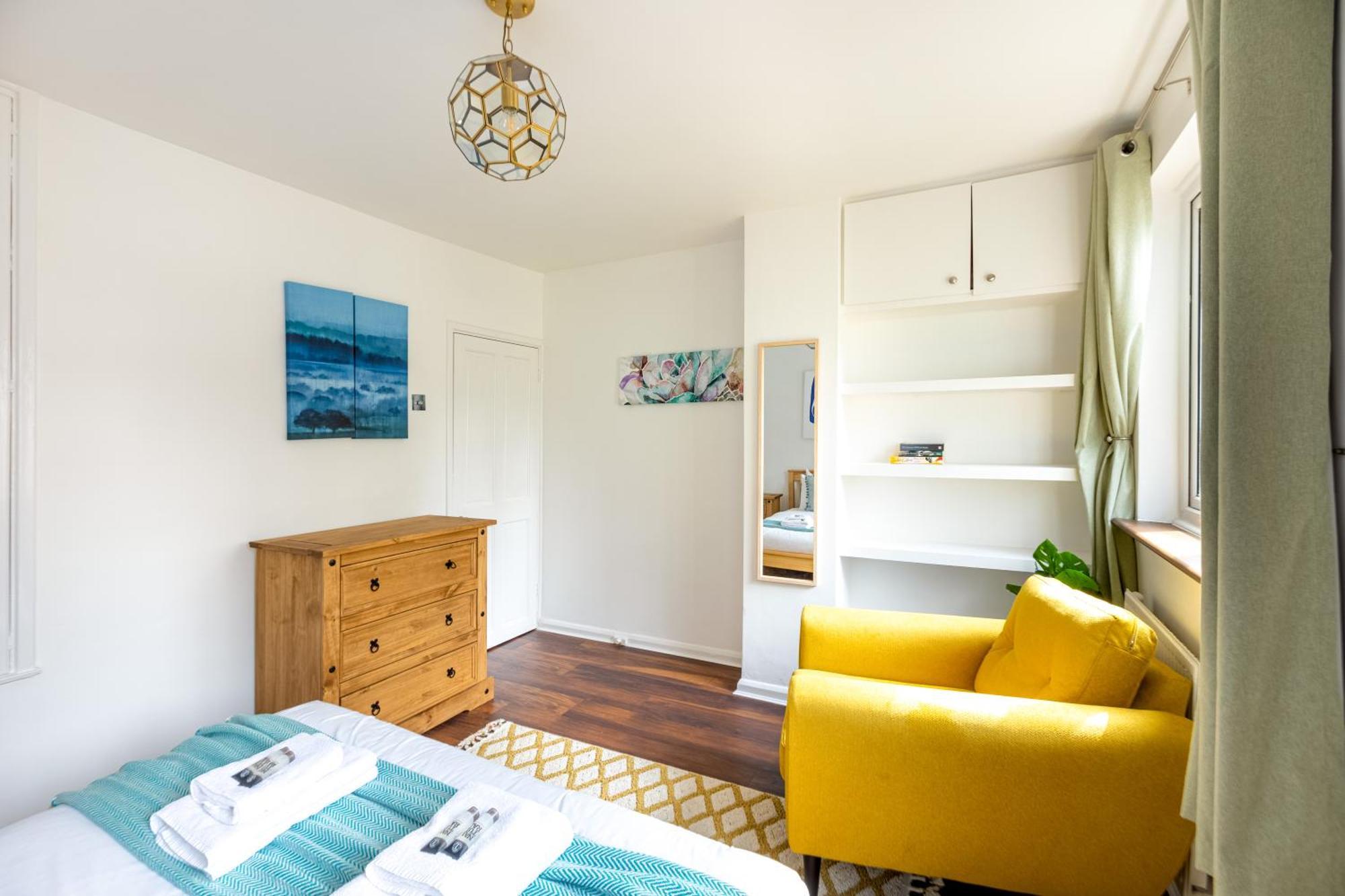 Modernized 2 Storey 2br With Garden Near Angel St *